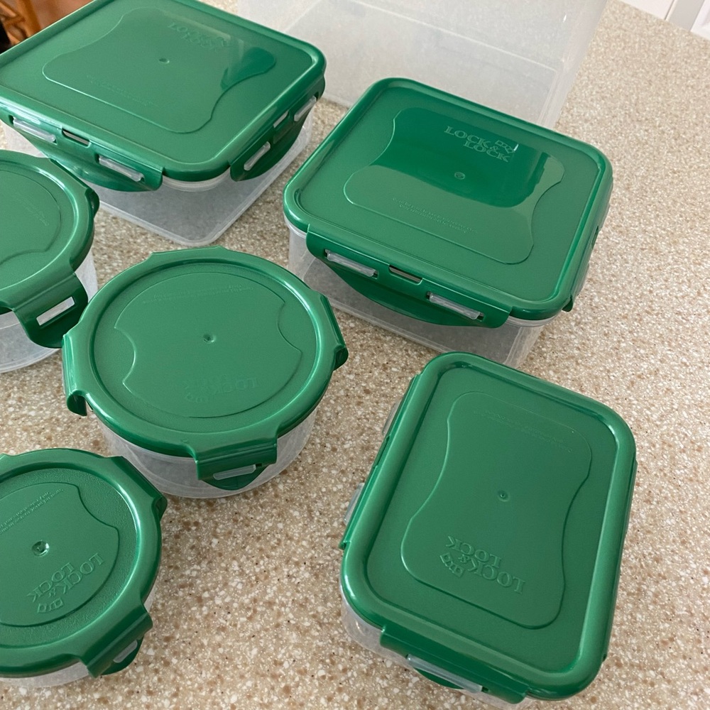 16 Piece Lock n Lock Storage Set Including Lids - Picture 3 of 6